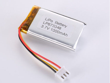 LP673048 3.7V 1000MAH بطارية ليثيوم أيون المصنعين 3.7V 1C معدل التفريغ القصوى بطارية الليثيوم البوليمر الفضية للأجهزة الإلكترونية